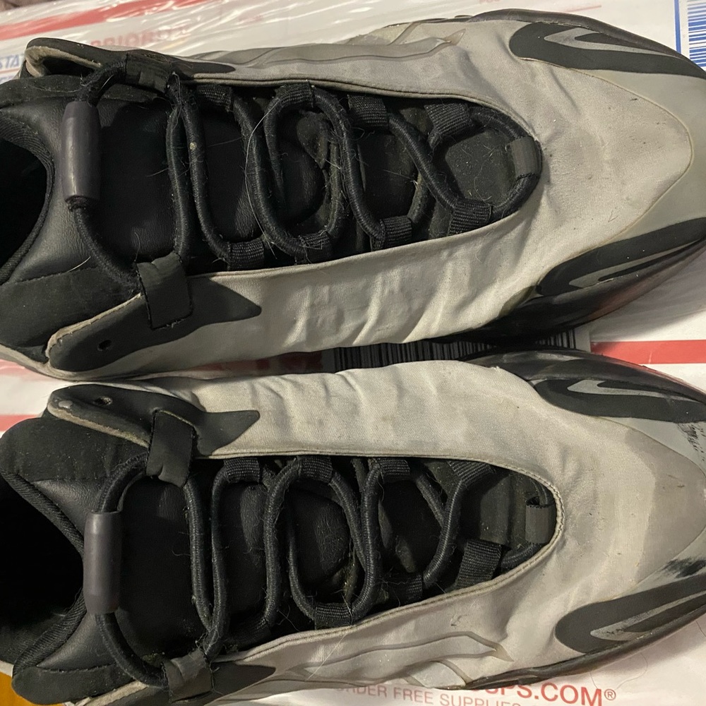 Yeezy 700 (any offers they are damaged